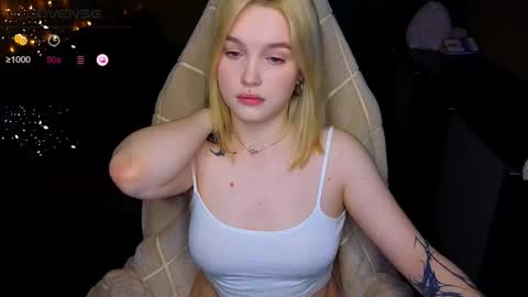 Snapshot of cute_summer_breathe chatting on 10/13/25, 06:08 Sue online show from 10/13/25, 06:08