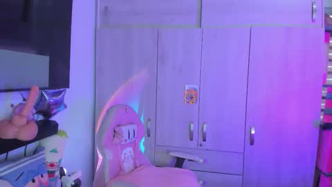 katalinda montt online show from 09/27/25, 08:03