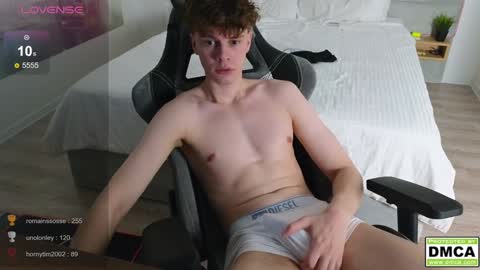 Snapshot of cute_thomas chatting on 12/21/24, 11:02 Thomas - online show from 12/21/24, 11:02