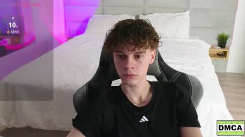 Snapshot of cute_thomas chatting on 03/11/25, 07:25 Thomas - online show from 03/11/25, 07:25
