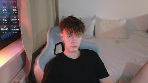 Snapshot of cute_thomas chatting on 07/12/26, 06:21 Thomas - online show from 07/12/26, 06:21