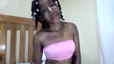 cute_xeniah online show from 10/15/25, 03:23