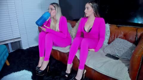WANNA SEE MORE OF TWINS              online show from 11/21/25, 02:10