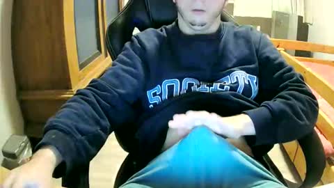 Cuteboy090 online show from 10/19/25, 01:34