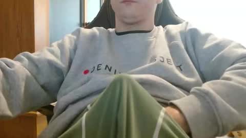 Cuteboy090 online show from 04/29/26, 09:02