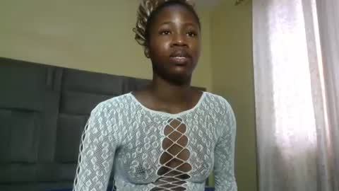 Snapshot of cuteebony16 chatting on 07/08/26, 01:59 tawi online show from 07/08/26, 01:59