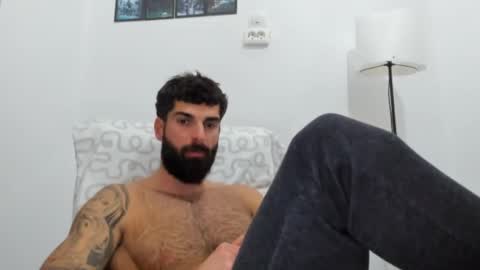 Snapshot of cuteeboy chatting on 12/15/25, 12:20 cuteeboy online show from 12/15/25, 12:20