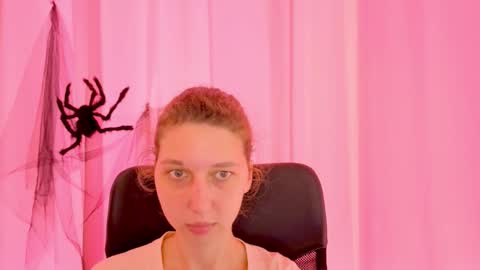 Elli online show from 11/17/25, 11:05