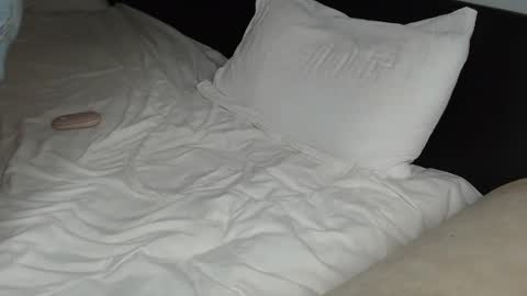 Snapshot of cuteemouse chatting on 12/05/24, 03:17 Anna online show from 12/05/24, 03:17