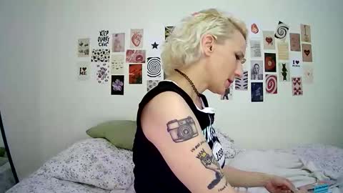 Bella online show from 11/23/25, 08:14