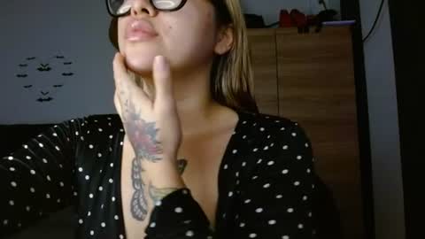 Snapshot of cuteisabella_a chatting on 06/12/26, 04:17 isabella online show from 06/12/26, 04:17