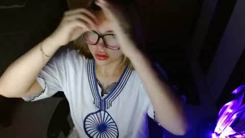 Snapshot of cuteisabella_a chatting on 06/20/26, 06:33 isabella online show from 06/20/26, 06:33