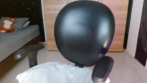 Snapshot of cuteisabella_a chatting on 06/25/26, 12:43 isabella online show from 06/25/26, 12:43