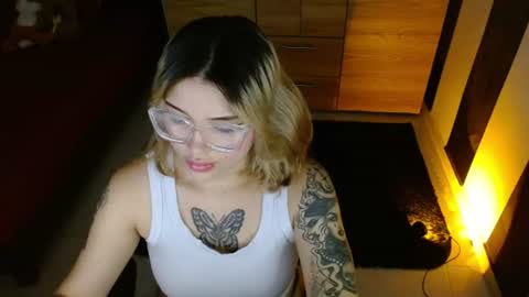 Snapshot of cuteisabella_a chatting on 07/13/26, 06:33 isabella online show from 07/13/26, 06:33