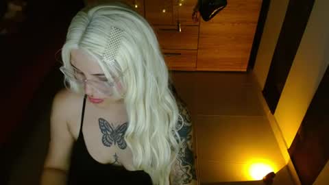 Snapshot of cuteisabella_a chatting on 07/25/26, 07:00 isabella online show from 07/25/26, 07:00