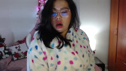 Snapshot of cutejess45 chatting on 12/11/24, 08:26 tell me jess   online show from 12/11/24, 08:26