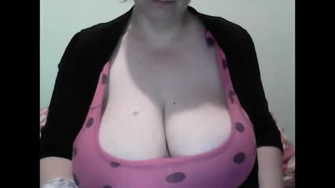 Snapshot of cutejessytom chatting on 01/06/25, 06:58 Jessy online show from 01/06/25, 06:58