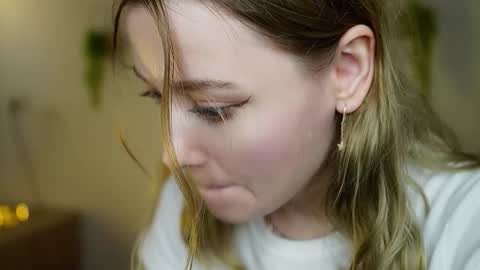 Mary online show from 12/04/25, 09:12