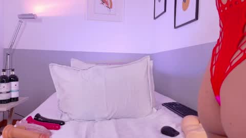 cutepetitee online show from 04/08/26, 08:42