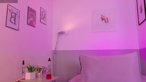 cutepetitee online show from 04/23/26, 07:38