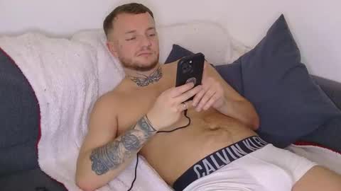 Snapshot of cutescottishlad chatting on 10/14/25, 05:25 cutescottishlad online show from 10/14/25, 05:25