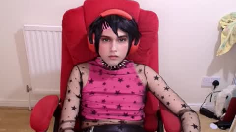 Snapshot of cutest_princess chatting on 11/25/25, 11:27 cutest_princess online show from 11/25/25, 11:27