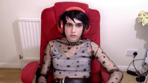 Snapshot of cutest_princess chatting on 12/04/25, 11:57 cutest_princess online show from 12/04/25, 11:57