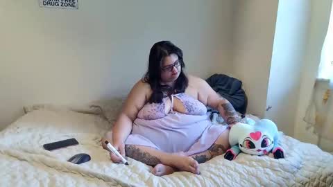 Cutetea online show from 10/17/25, 03:47