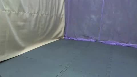 Snapshot of cutetinyasian143_ chatting on 10/15/25, 04:01 cutetinyasian143_ online show from 10/15/25, 04:01