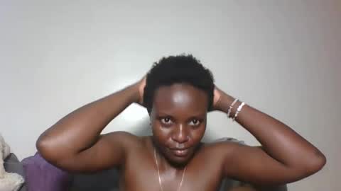 cutey_lunar online show from 10/12/25, 07:46