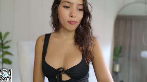 Snapshot of cutie18_angel chatting on 05/03/26, 06:03 angela online show from 05/03/26, 06:03