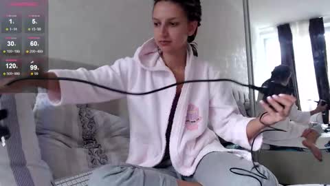 Snapshot of cutie_and_sexy chatting on 09/17/25, 11:12 Alisa online show from 09/17/25, 11:12