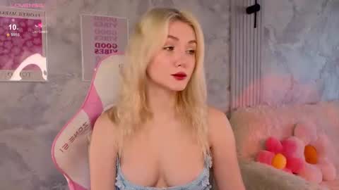 Snapshot of cutie_angels chatting on 07/01/26, 04:58 HelloMy name Eva online show from 07/01/26, 04:58