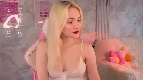 Snapshot of cutie_angels chatting on 07/03/26, 04:52 HelloMy name Eva online show from 07/03/26, 04:52