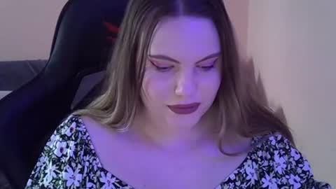 Snapshot of cutie_girl__ chatting on 07/22/26, 01:52 cutie_girl__ online show from 07/22/26, 01:52