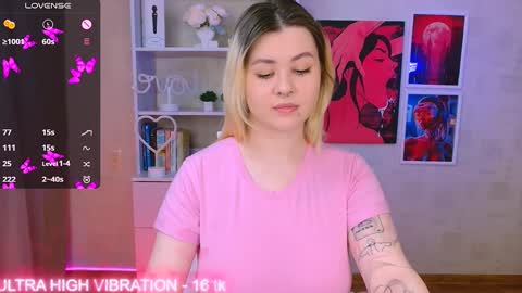 Snapshot of cutie_mili chatting on 01/31/25, 10:52 mili online show from 01/31/25, 10:52