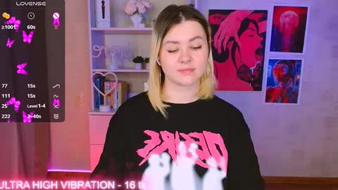 Snapshot of cutie_mili chatting on 02/06/25, 02:04 mili online show from 02/06/25, 02:04