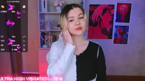 Snapshot of cutie_mili chatting on 02/16/25, 05:48 mili online show from 02/16/25, 05:48