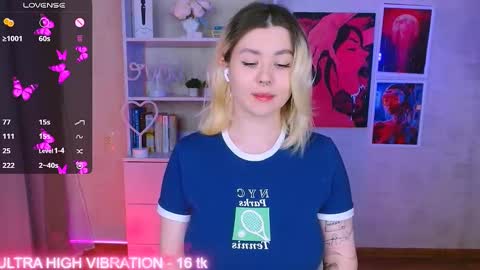 Snapshot of cutie_mili chatting on 02/21/25, 03:34 mili online show from 02/21/25, 03:34