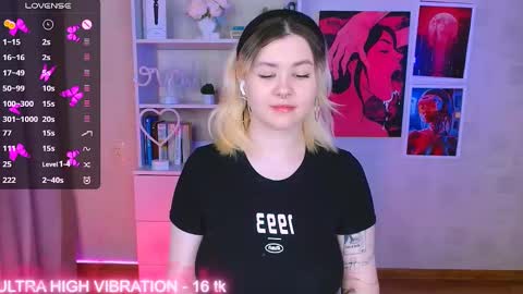 Snapshot of cutie_mili chatting on 02/24/25, 03:23 mili online show from 02/24/25, 03:23