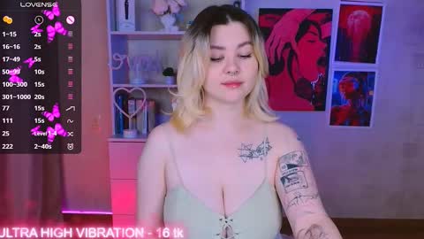 Snapshot of cutie_mili chatting on 02/25/25, 04:03 mili online show from 02/25/25, 04:03