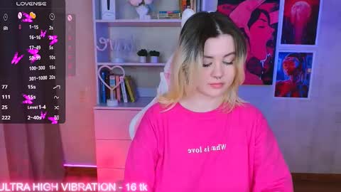 Snapshot of cutie_mili chatting on 03/07/25, 02:12 mili online show from 03/07/25, 02:12