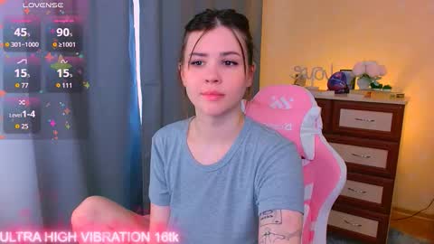 Snapshot of cutie_mili chatting on 09/16/25, 07:31 mili online show from 09/16/25, 07:31