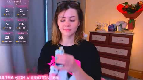 Snapshot of cutie_mili chatting on 10/01/25, 08:42 mili online show from 10/01/25, 08:42