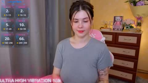 Snapshot of cutie_mili chatting on 10/21/25, 08:15 mili online show from 10/21/25, 08:15