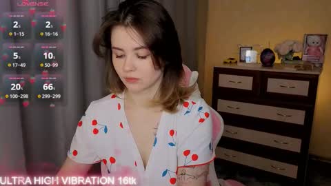 Snapshot of cutie_mili chatting on 12/05/25, 08:01 mili online show from 12/05/25, 08:01