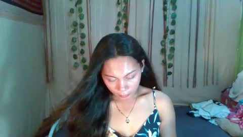 Snapshot of cutie_rona chatting on 11/26/25, 04:13 cutie_rona online show from 11/26/25, 04:13
