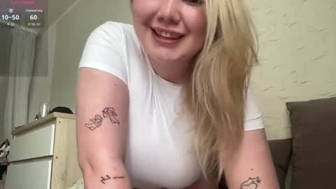 Snapshot of cutiejulie_ chatting on 06/19/26, 12:42 Julie online show from 06/19/26, 12:42