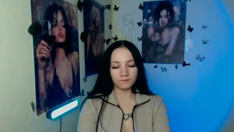 Emma online show from 11/11/25, 01:22