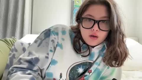 Snapshot of cutieoggg420 chatting on 10/16/25, 02:40 Cutieoggg420 online show from 10/16/25, 02:40